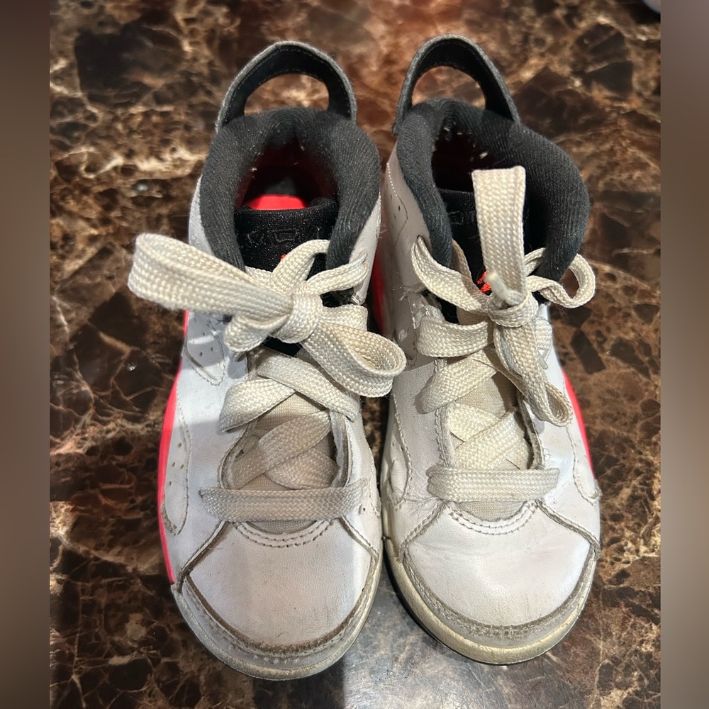 Kids Jordan’s size 10c